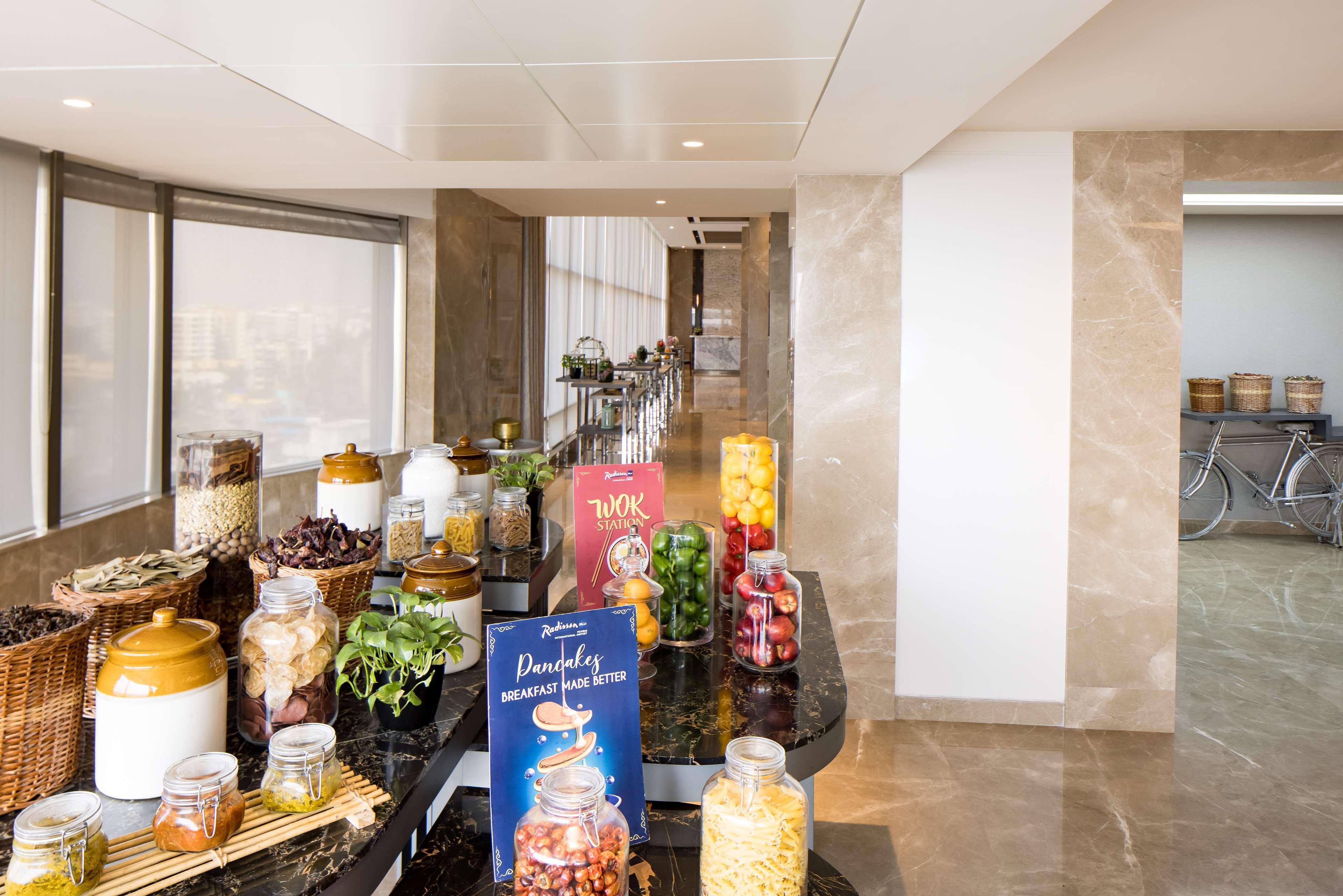 Hotel Radisson Blu Mumbai International Airport Exteriér fotografie The kitchen of the ship