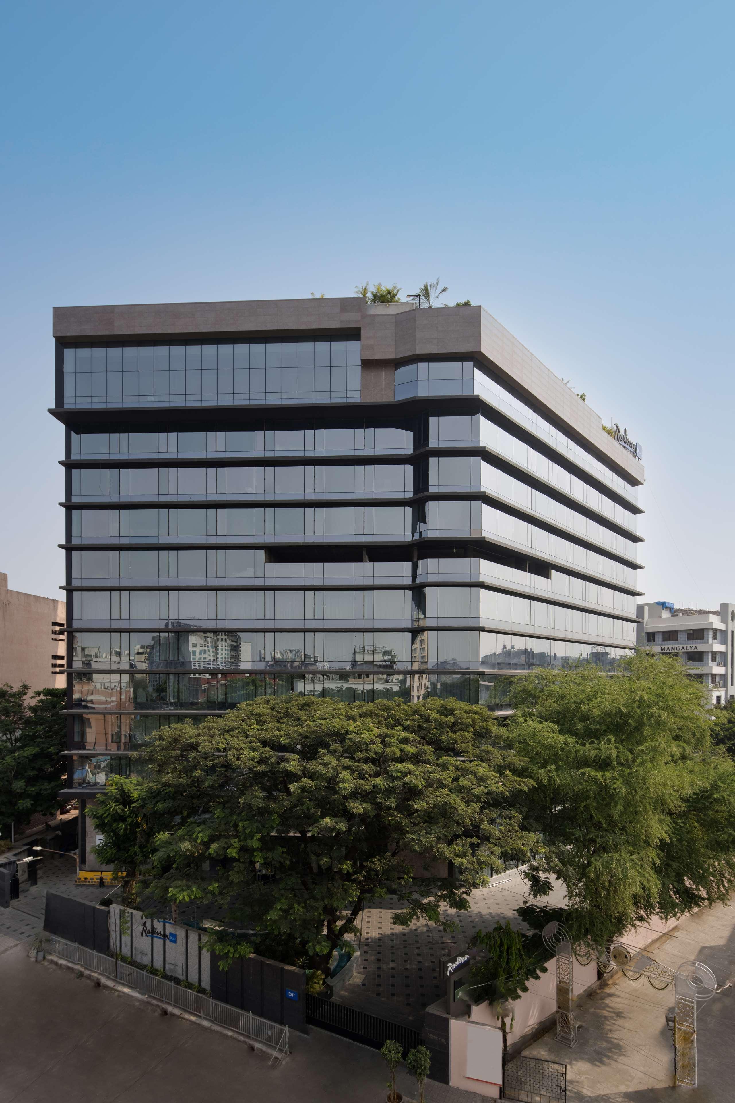 Hotel Radisson Blu Mumbai International Airport Exteriér fotografie The building of the National Library of Greece