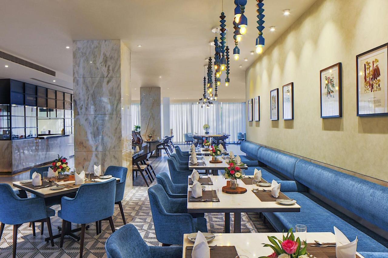 Hotel Radisson Blu Mumbai International Airport Exteriér fotografie The restaurant